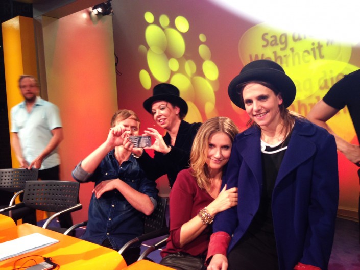 Annette Will mit Kim Fisher bei Sag die Wahrheit im SWR