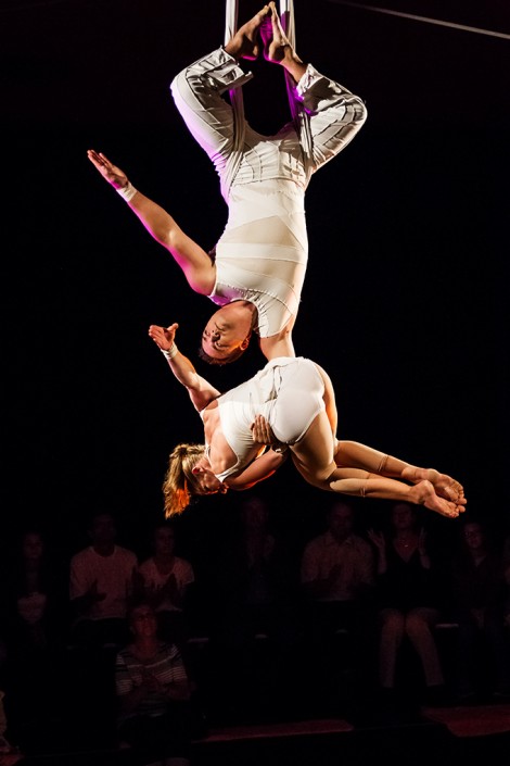 Duo E-Motion Luftakrobatik Duo E-Motion hoch oben in der Luft