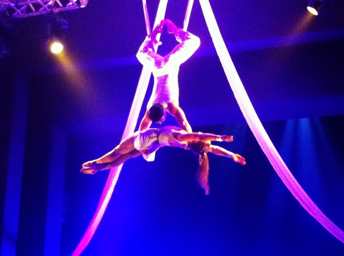 Akrobatik in der Luft Duo E-Motion